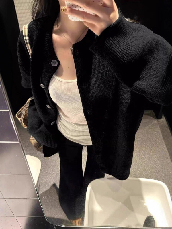 Crni debeli pleteni kardigan za žene s polo ovratnikom – široka silueta, jesen/zima, elegantan ležeran stil