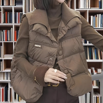 Ženski vest od Chenille, polo ovratnik, prednja tri gumba, dužina 50–65 cm, proljeće 2025