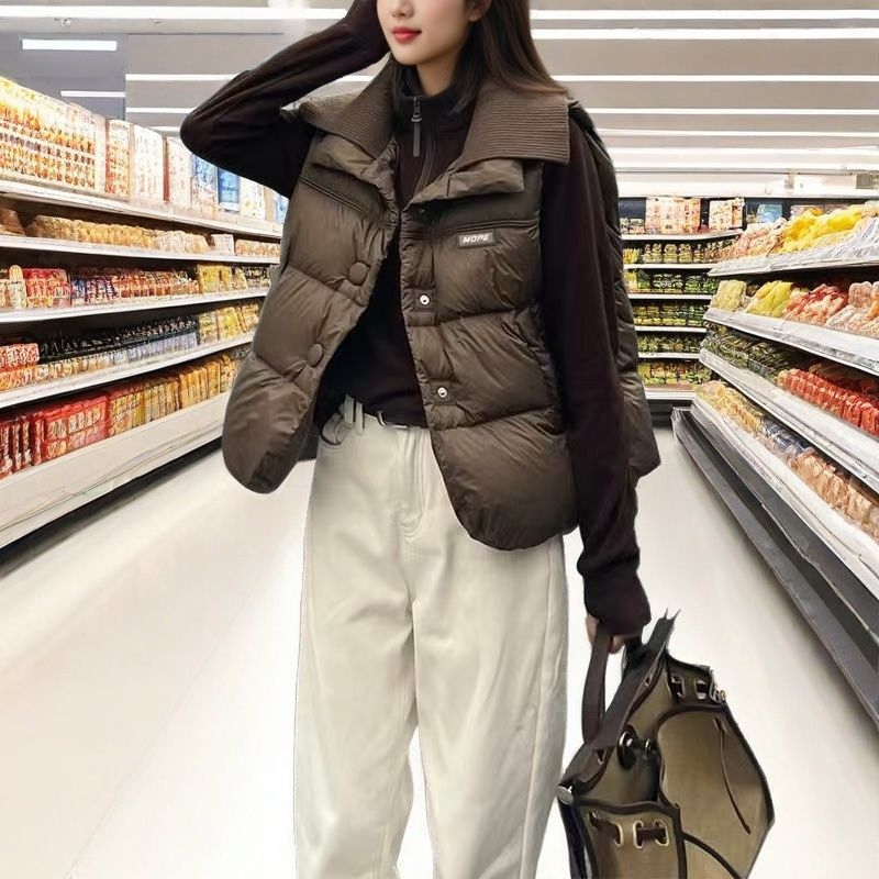 Ženski vest od Chenille, polo ovratnik, prednja tri gumba, dužina 50–65 cm, proljeće 2025