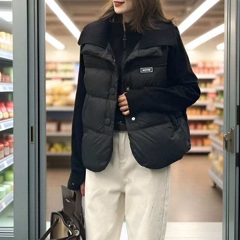 Ženski vest od Chenille, polo ovratnik, prednja tri gumba, dužina 50–65 cm, proljeće 2025