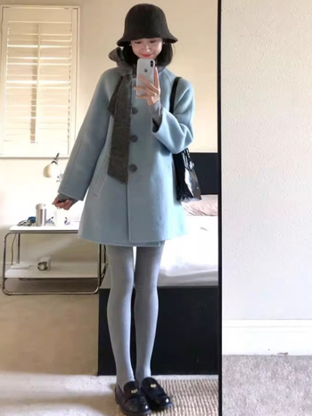 Ženski vuneni kaput, A-linija kroj, srednja debljina, jednoredno kopčanje, elegantan gradski stil (Vuna; Srednja debljina; A-linija kroj; Jednoredno kopčanje; Elegantan gradski stil)