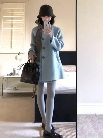 Ženski vuneni kaput, A-linija kroj, srednja debljina, jednoredno kopčanje, elegantan gradski stil (Vuna; Srednja debljina; A-linija kroj; Jednoredno kopčanje; Elegantan gradski stil)