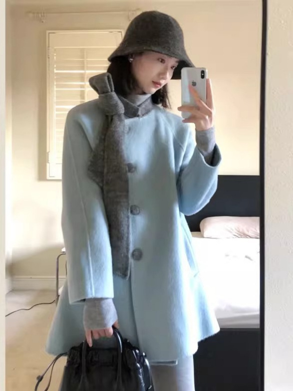 Ženski vuneni kaput, A-linija kroj, srednja debljina, jednoredno kopčanje, elegantan gradski stil (Vuna; Srednja debljina; A-linija kroj; Jednoredno kopčanje; Elegantan gradski stil)