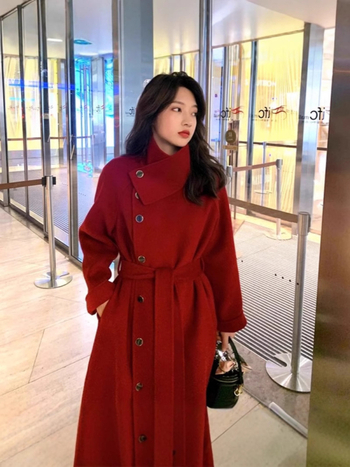 Ženski vuneni kaput, opuštenog kroja, dugi model, polu-visoki ovratnik, dugi rukavi, britanski stil