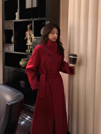 Ženski vuneni kaput, opuštenog kroja, dugi model, polu-visoki ovratnik, dugi rukavi, britanski stil