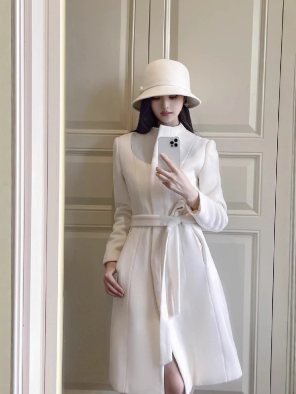 Sieviešu vilnas mētelis, rudens 2024, materiāls: aitu vilna, vilnas saturs 95%+