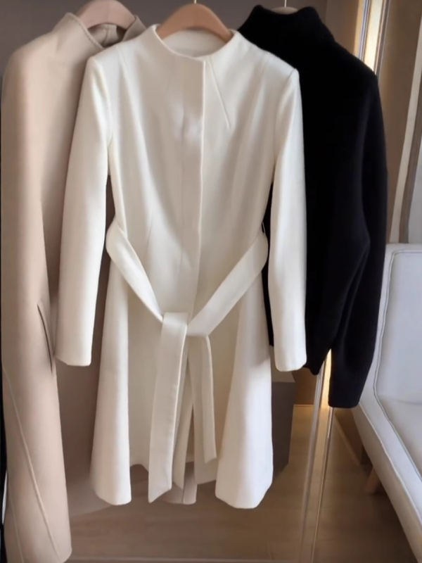 Sieviešu vilnas mētelis, rudens 2024, materiāls: aitu vilna, vilnas saturs 95%+