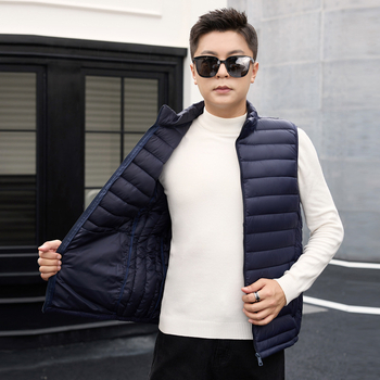 Pamukom punjena jakna sa stojećim ovratnikom, opuštenog kroja, bočne džepove, duljina 50–65 cm