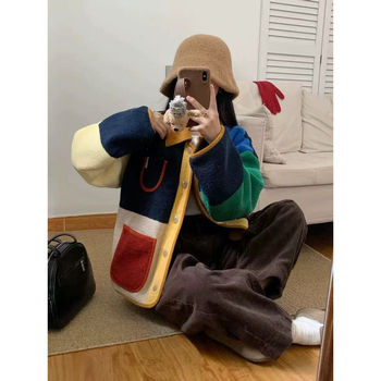 Kratka jakna od ovčje vune s kariranim uzorkom, jesen 2025