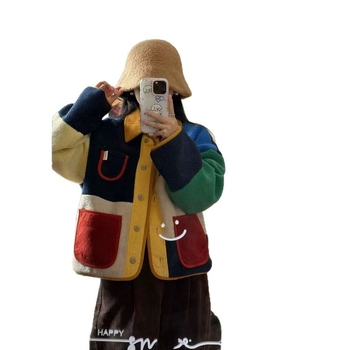 Kratka jakna od ovčje vune s kariranim uzorkom, jesen 2025