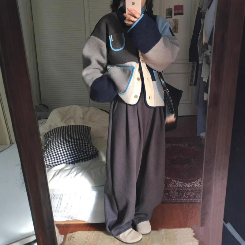 Kratka jakna od ovčje vune s kariranim uzorkom, jesen 2025