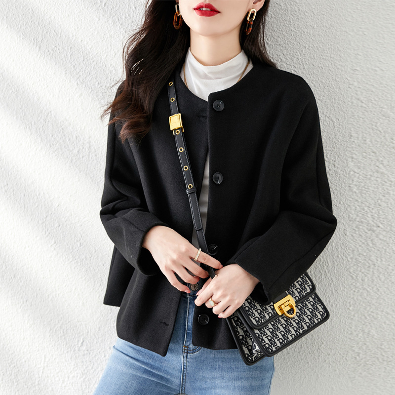 Ženski vuneni kaput, ravnog kroja, produženog kroja, polurol ovratnik, dugi rukavi, akrilna vlakna ≥95%