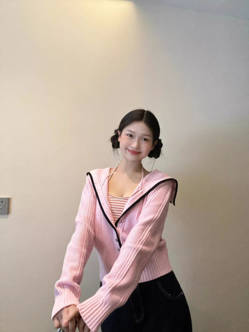 Pletený sveter s farebným blokom a námorníckym golierom, voľný strih, dlhé ruky, stredná hrúbka (farebný blok; námornícky golier; voľný strih; dlhé ruky; stredná hrúbka)