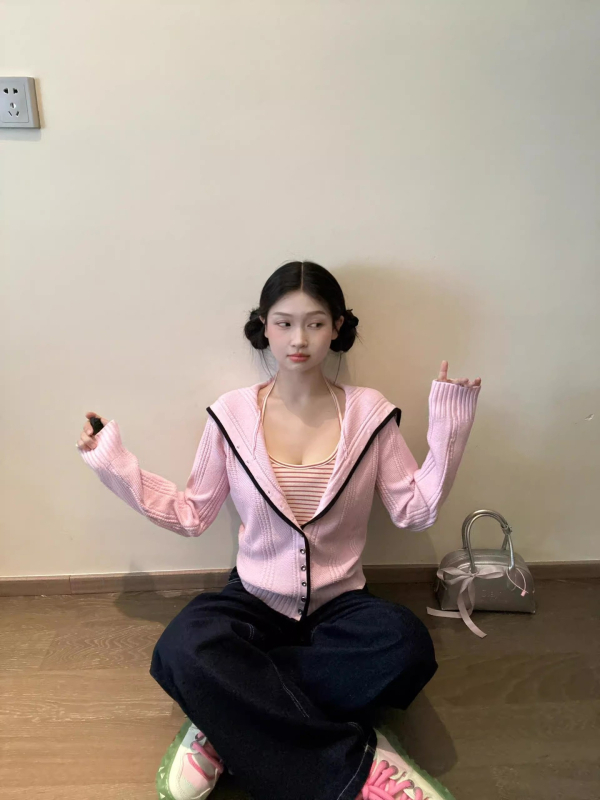 Pletený sveter s farebným blokom a námorníckym golierom, voľný strih, dlhé ruky, stredná hrúbka (farebný blok; námornícky golier; voľný strih; dlhé ruky; stredná hrúbka)