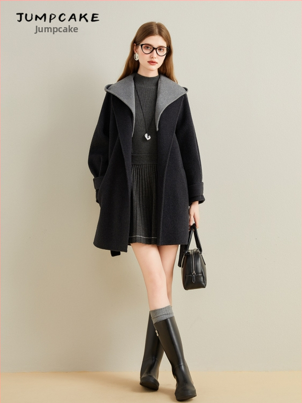 Moteriškas vilnos paltas su gobtuvu, raištis, dvipusiai kašmyras, vilnos turinys 70–80%, Žiema 2025