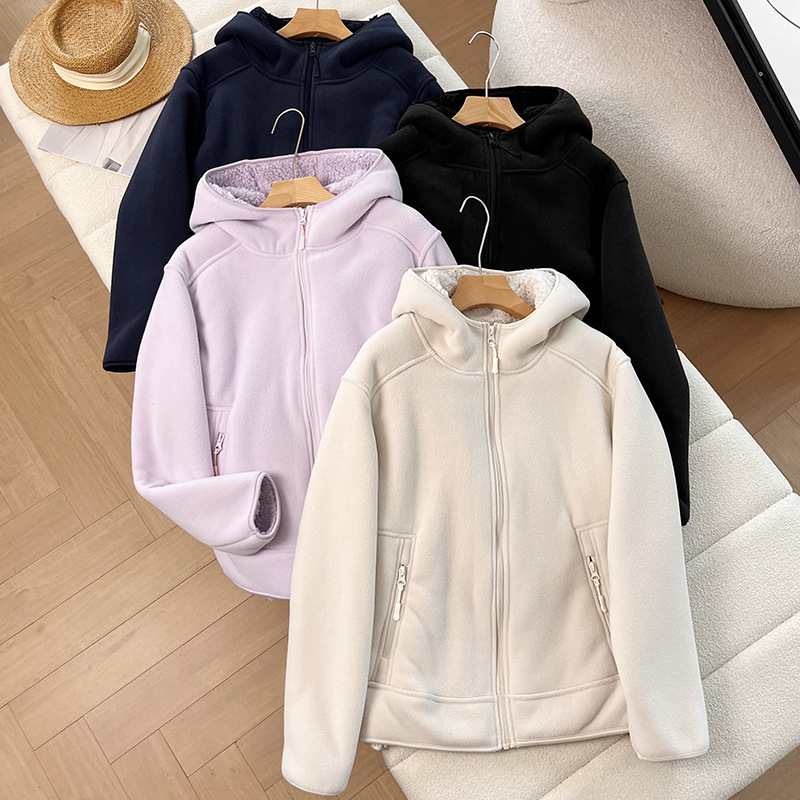 Ženski kaput od poliestera s flis podstavom, otporan na vjetar, kapuljača, zip, slobodan kroj