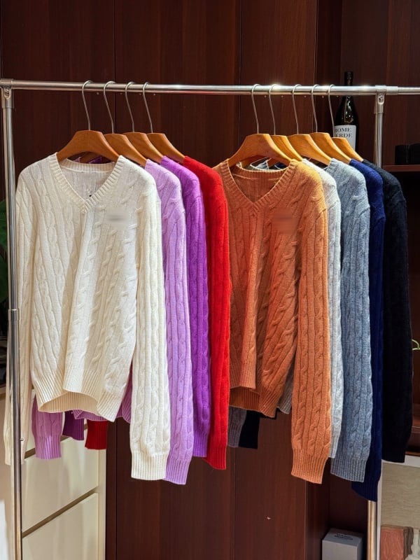 Ženska jakna od organskog pamuka (polo ovratnik; široka silueta; dugi rukavi; prednje zatvaranje s tri gumba)