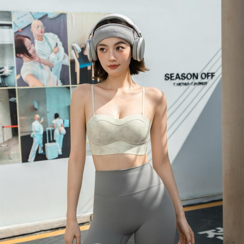 Grudnjak s košaricama u obliku dlana, bezšivan, s odvojivim dvostrukim naramenicama, najlon tkanina s podstavom od spandexa, stražnje kopče u četiri reda, košarice: tanke gore, debele dolje.