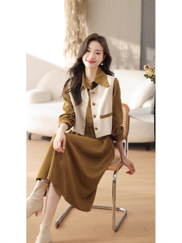 Két részes őszi ruházati készlet: hosszú ujjú felső klasszikus gallérral + A-vonalú midi szoknya, magas derék; anyagok: poliészter rost; akril 100%; modál 100%; bélés spandex 100%; Ősz 2025