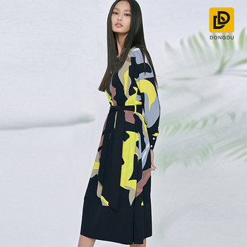 Γυναικείο φόρεμα από υφαντό ύφασμα: μικρές παρτίδες κατά παραγγελία, σχεδιασμός και δείγματα μοντέλων, πλήρης παραγωγή με συσκευασία υλικών, OEM επεξεργασία