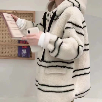 Kaput od krzna s vunenim materijalom, butik razina, OEM/ODM obrada, glavni materijal: vuna, načini obrade: uzorak, crtež