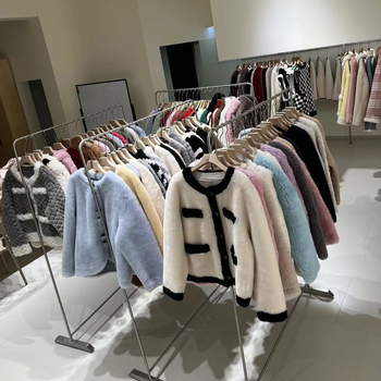 Kaput od krzna s vunenim materijalom, butik razina, OEM/ODM obrada, glavni materijal: vuna, načini obrade: uzorak, crtež