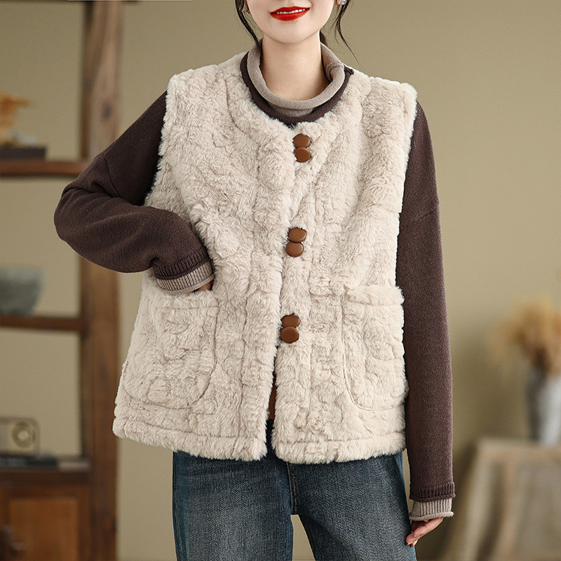 Voľno-strihaná bezruková vesta s halter výstrihom, polyester, voľnočasový štýl japonško-kórejský, zapínanie na jeden gombík, jeseň 2024.