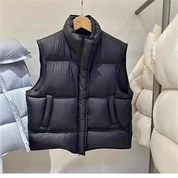 Ženski najlonski pufasti prsluk s stojećim ovratnikom i zatvaračem, kratkog kroja, 86–90% perja