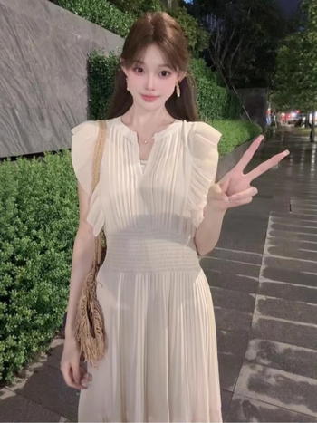 V-nyakú, ujj nélküli, magas derék, pliszírozott, A-vonalú midi ruha