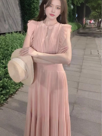 V-nyakú, ujj nélküli, magas derék, pliszírozott, A-vonalú midi ruha