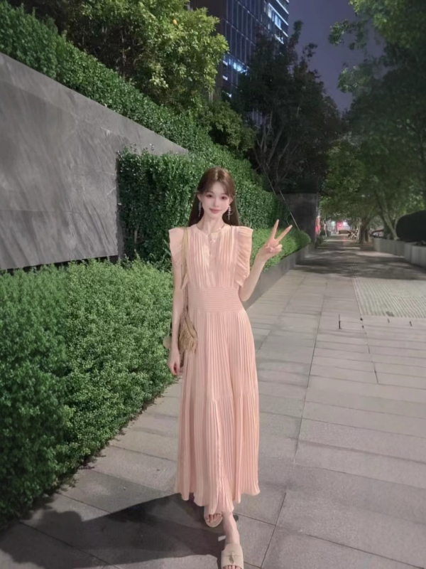 V-nyakú, ujj nélküli, magas derék, pliszírozott, A-vonalú midi ruha