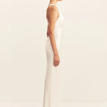 Szatén ujjatlan ruha, kerek nyakkal, szabálytalan rövid szoknyával, egyszínű