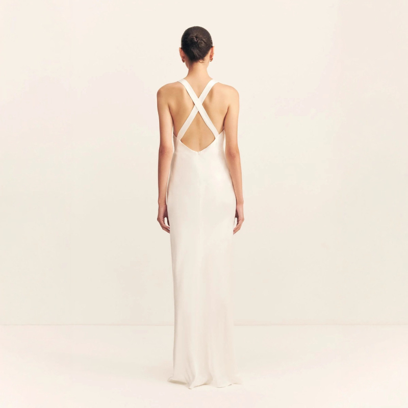 Szatén ujjatlan ruha, kerek nyakkal, szabálytalan rövid szoknyával, egyszínű