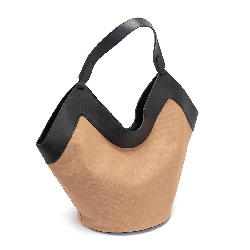 Dámska taška z plátna, mestský street fashion štýl, horizontálny štvorcový tvar, zapínanie na zips, polyesterová podšívka