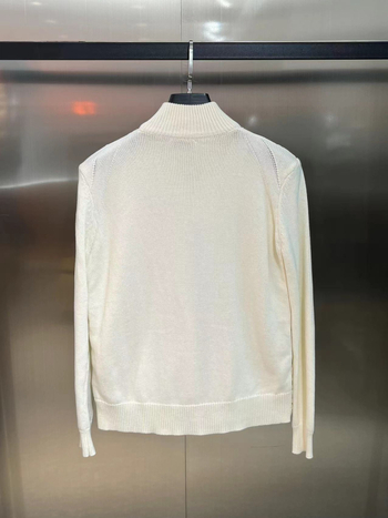 Muško puffer jakna s kapuljom i stojećim ovratnikom, punilo od gusjeg perja 260 g, kašmir 76–80%, gustoća punjenja 700