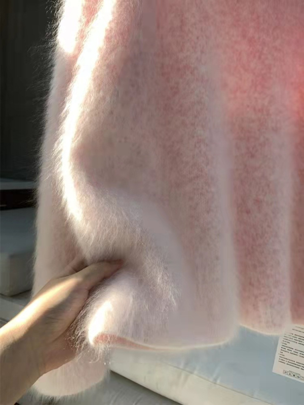 Pulover od kašmira i vune s gradientnim efektom i vezom, OEM prilagodba prema nacrtima, probni rok 2 dana, proizvodni kapacitet 1000 komada