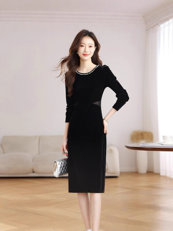 Bársonyos ruha Hepburn-stílusban, kerek nyakú, hosszú ujjú, A-vonalú, midi hosszúságú