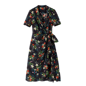 Mulberry selyemből készült női ruha, szamóca mintával, midi hosszúságú, halcsont siluett, V-nyakú, rövid ujjú, nyár 2025