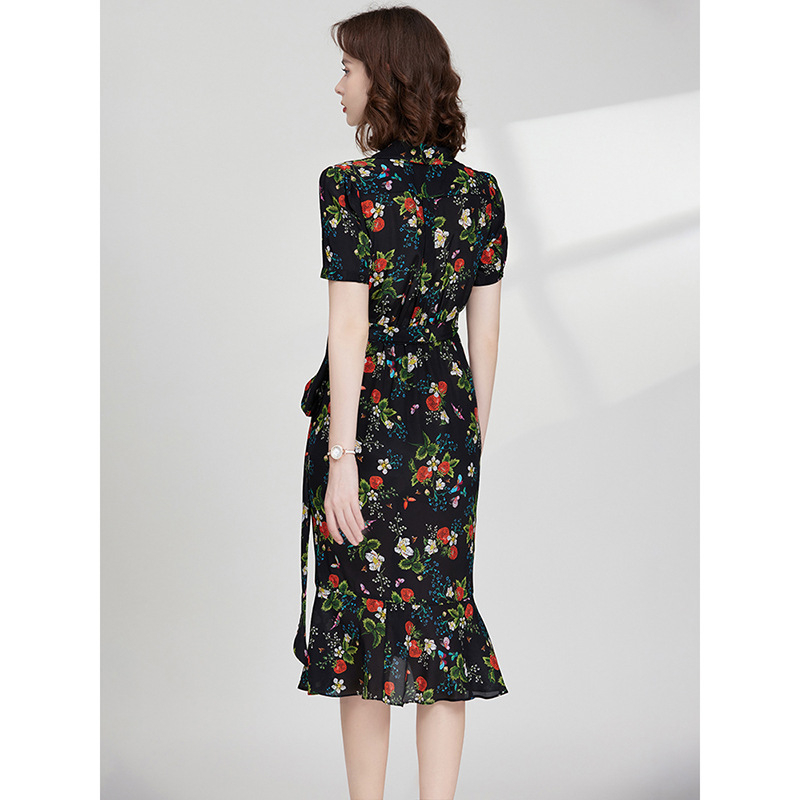 Mulberry selyemből készült női ruha, szamóca mintával, midi hosszúságú, halcsont siluett, V-nyakú, rövid ujjú, nyár 2025