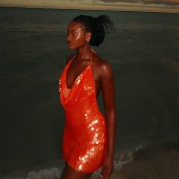 Φόρεμα από πολυεστέρα με τιράντες, V-λαιμός, χωρίς μανίκια, χαμηλή μέση, καλοκαιρινό μοντέλο 2025