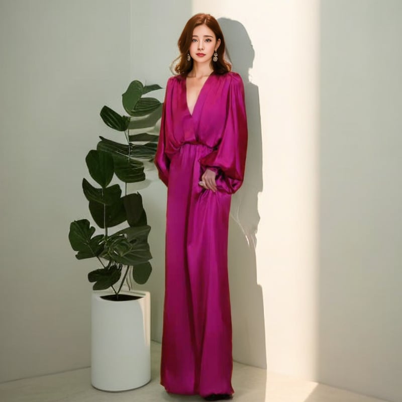 Ruha poliészterből, egyszínű, lámpás ujjú, V-nyakú, középtaljú derék