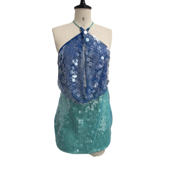 Halternyakú ruha, magas derék, A-vonalú midi hossz, kötött poliészter anyag flitterekkel.