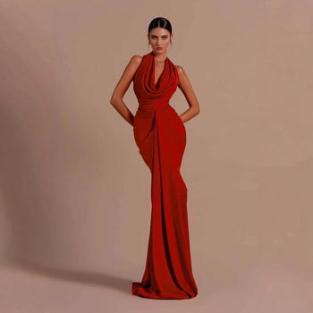 Halter nyakú ruha V-nyakúval, ujjatlan, Wrap Hip Skirt szabás, Ice Silk Wrinkles anyag, tömör mintázat