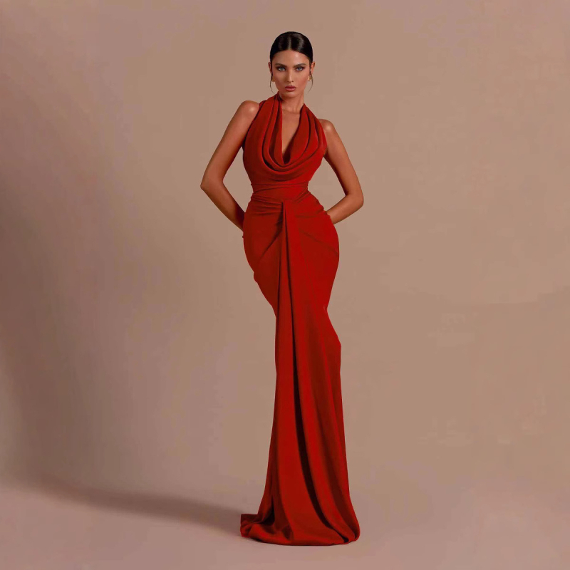 Halter nyakú ruha V-nyakúval, ujjatlan, Wrap Hip Skirt szabás, Ice Silk Wrinkles anyag, tömör mintázat