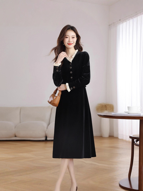 Velúr ruha V-nyakkal, hosszú ujjú, A-vonalú sziluett, közepes hosszúságú