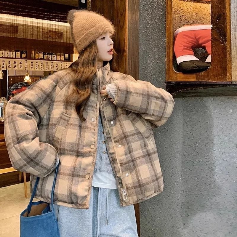 Ženska jakna s perjem, karirani retro kratki dizajn, ultra kratka duljina ≤40 cm, stojeći ovratnik, debeli izolacijski sloj, punjenje od bijelog guščjeg pera