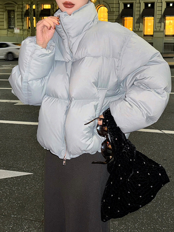 Nothing Sea Salt Latte ženska jakna s punjenjem od patjih perja, udio perja 50%, debeli poliester, stojeći ovratnik, zatvarač