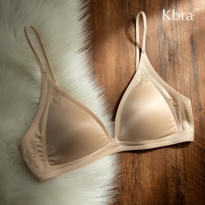 Bevielė trikampio formos liemenėlė iš pieno satino nailono, gilus V formos iškirptė, plonos petnešėlės, be siūlių, plonas formuojamas kaušelis