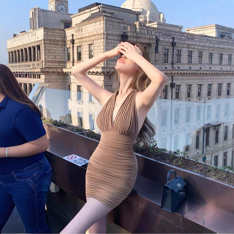 Bodycon ruha halternyakú, ujjatlan, magas derekú, poliészter 80-90%, nyár 2025.