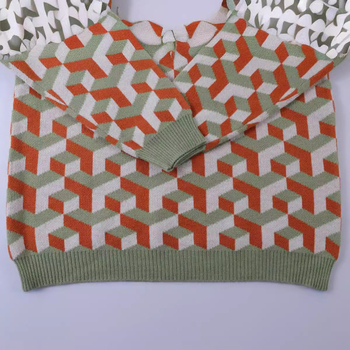 Džemper s kariranim žakardom, udoban slobodan kroj, okrugli izrez, mješavina krzna kunića i poliestera